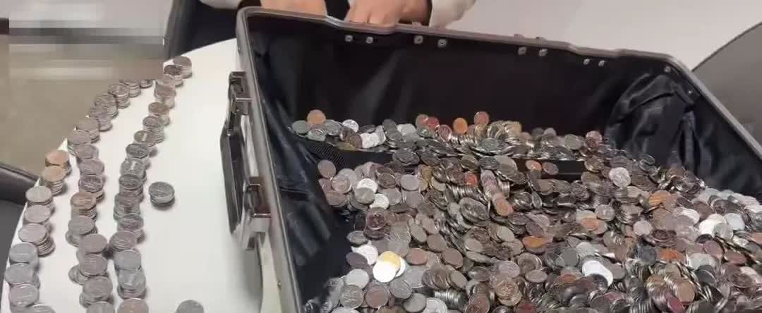 山东济南，女子因不满物业服务，欠了650元的物业费一直没缴，某天她店铺突然停电，