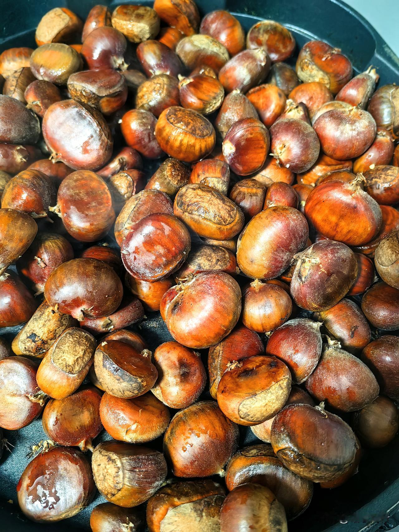 今晚没有吃主食，吃了三根香蕉，一把栗子。不过，据安排，明天晚上是全家集体烤肉自