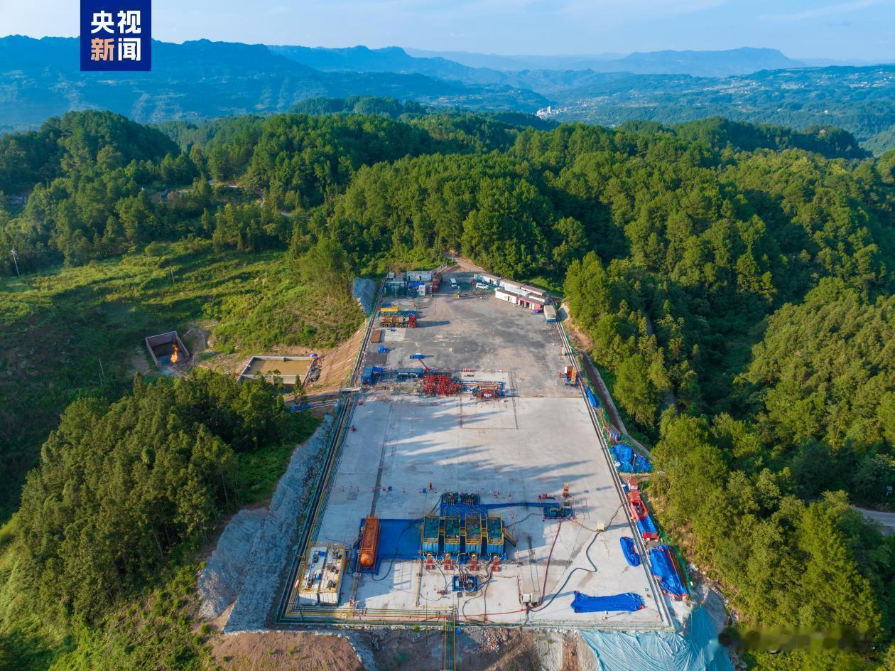 发现亿吨级页岩油资源中国石化消息，位于四川盆地的风险探井——綦陆页1井测试获高