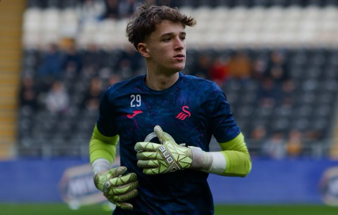 【新星】邮报CW托尼·科顿最近被发现在弗林特郡考察另一位年轻的门将。这位年轻球员