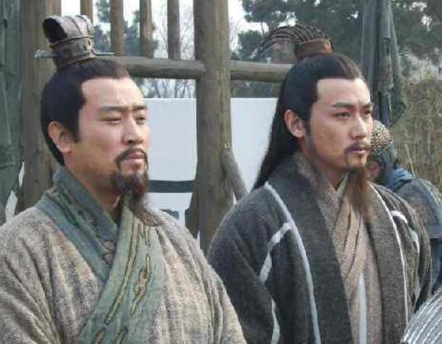 张飞身为五虎上将之一，蜀国内部却有人看不起他。张飞心中愤慨想动手，诸葛亮总是做和