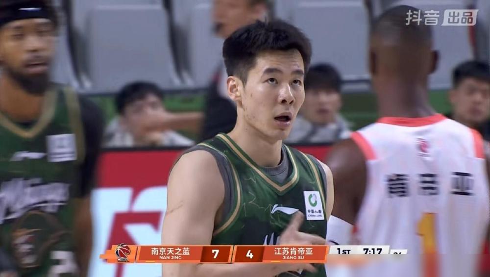 郭昊文24+10，庞峥麟9+7，国家队之争还是郭昊文胜出！庞峥麟稍微有人包夹下就