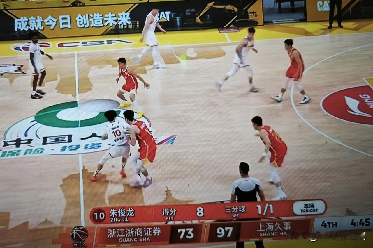谁能想到是这样的结局，上海仅两名外援打广厦3：0！真的一个王朝要开启了，为什