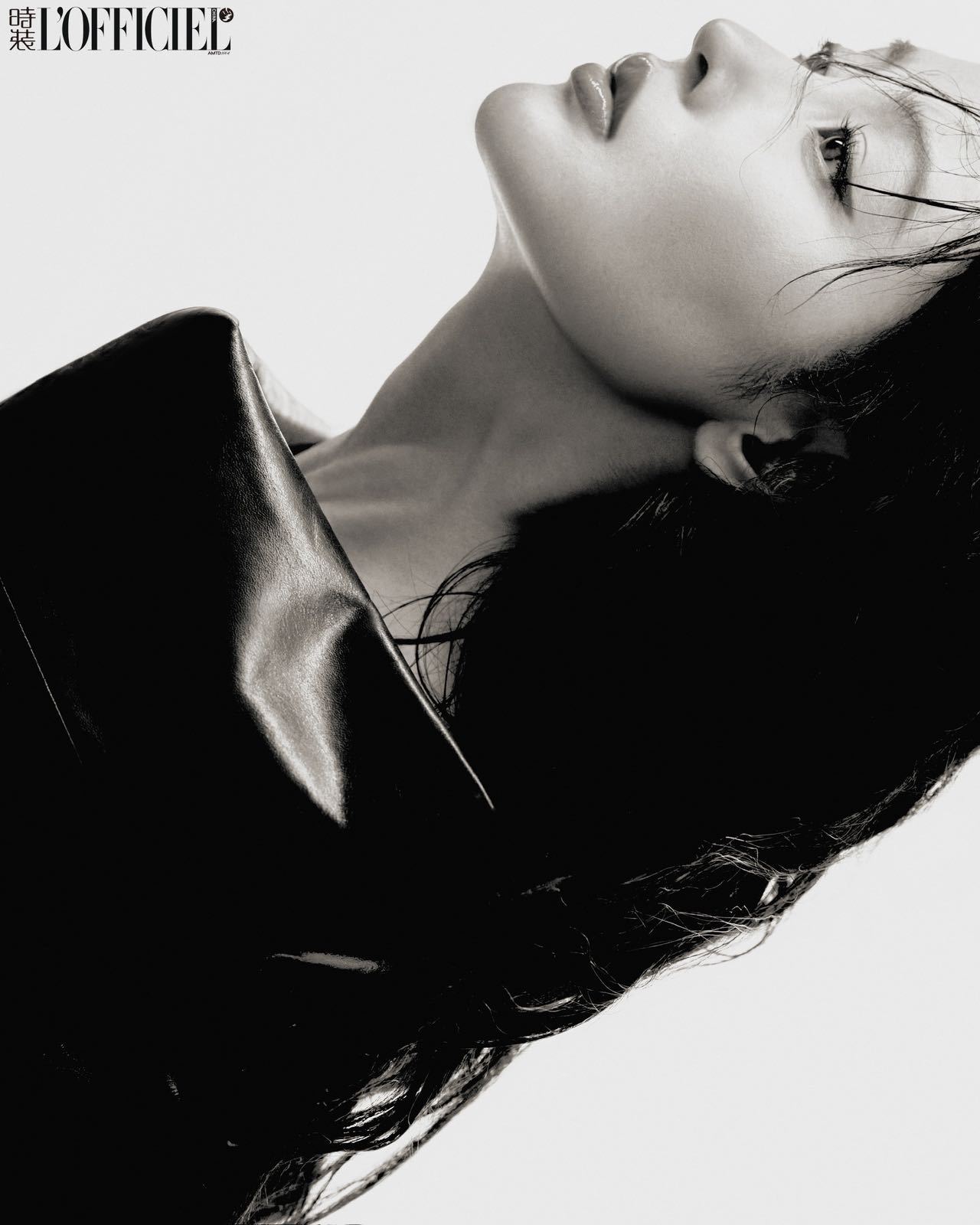 张天爱飒野惊鸿大片飒野惊鸿，驭风入镜！张天爱用实力诠释高级时尚感，金发利落气场全