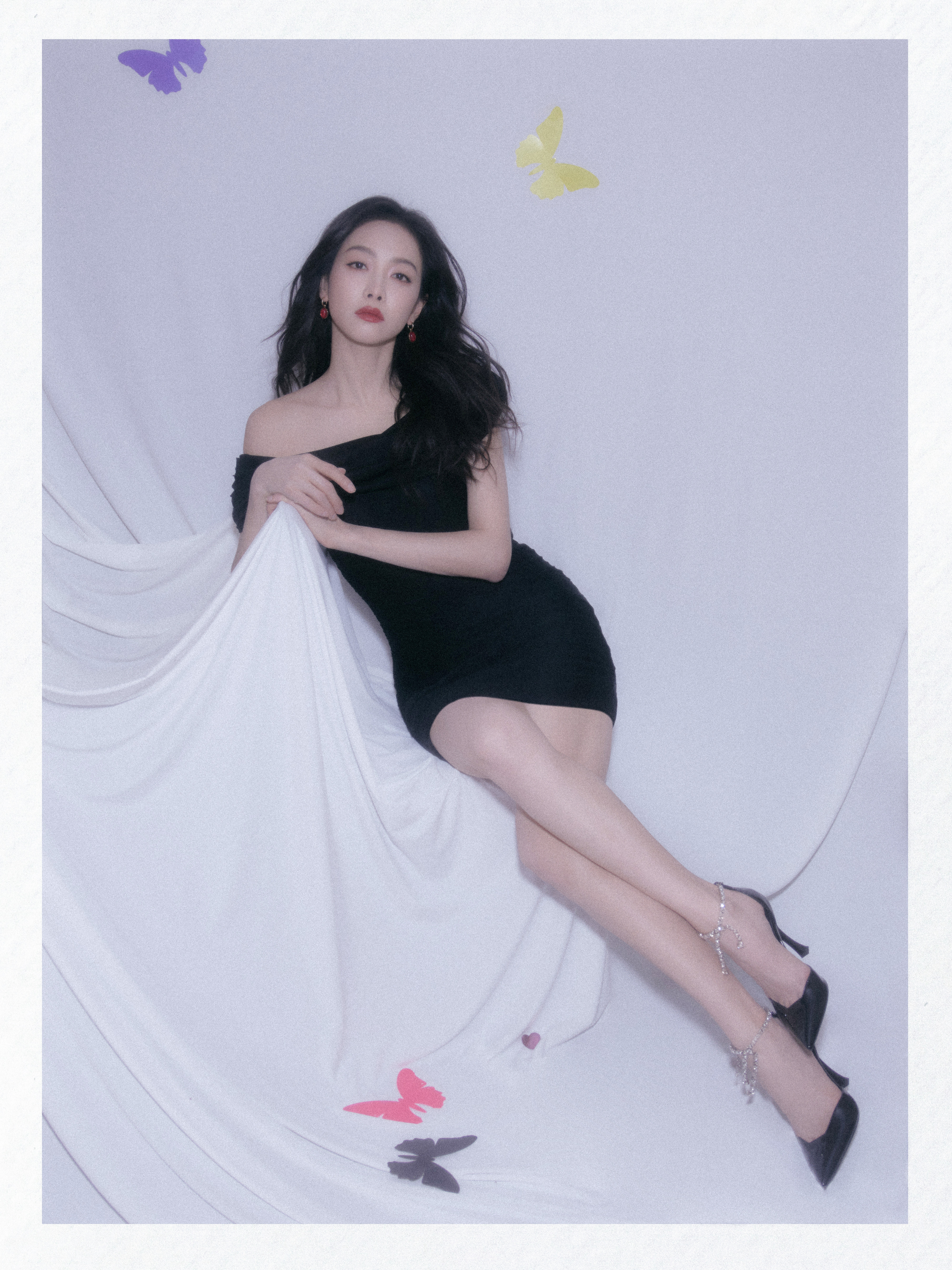 宋茜给自己剪短发宋茜在复制粘贴的时代，你是手写的诗