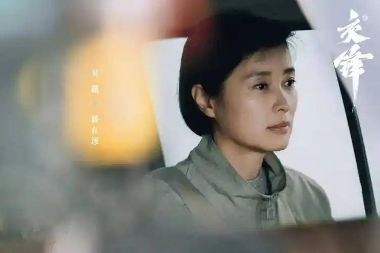 《交锋》细思极恐！二处藏两颗定时炸弹，一个已叛变，一个在悬崖边追《交锋》追了