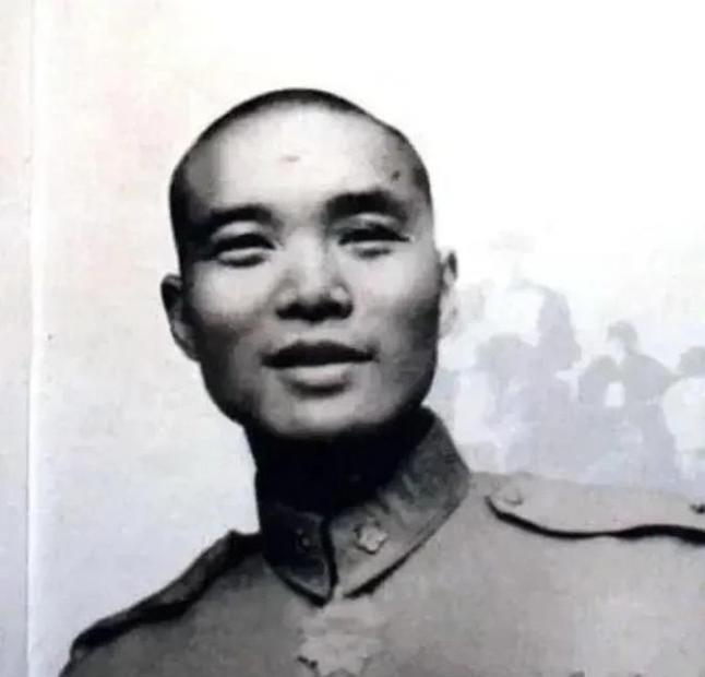 1958年，沈醉去天安门参加阅兵仪式，看见毛主席身边站着的女人，吓得他当场差点魂