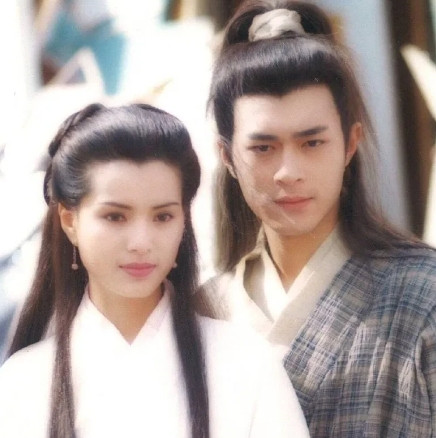1994年，周慧敏在TVB录节目，看到闲着的古天乐以为他是勤杂工，就冲他喊：“喂