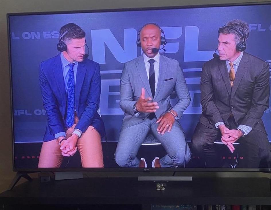 这谁呀，穷得连条裤子都买不起！