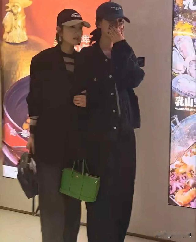 全网温柔名场面！“幸福者退让”刷屏，太治愈了孙怡幸福退让原理明星谦让C位最近全网都在刷一个特别温柔的