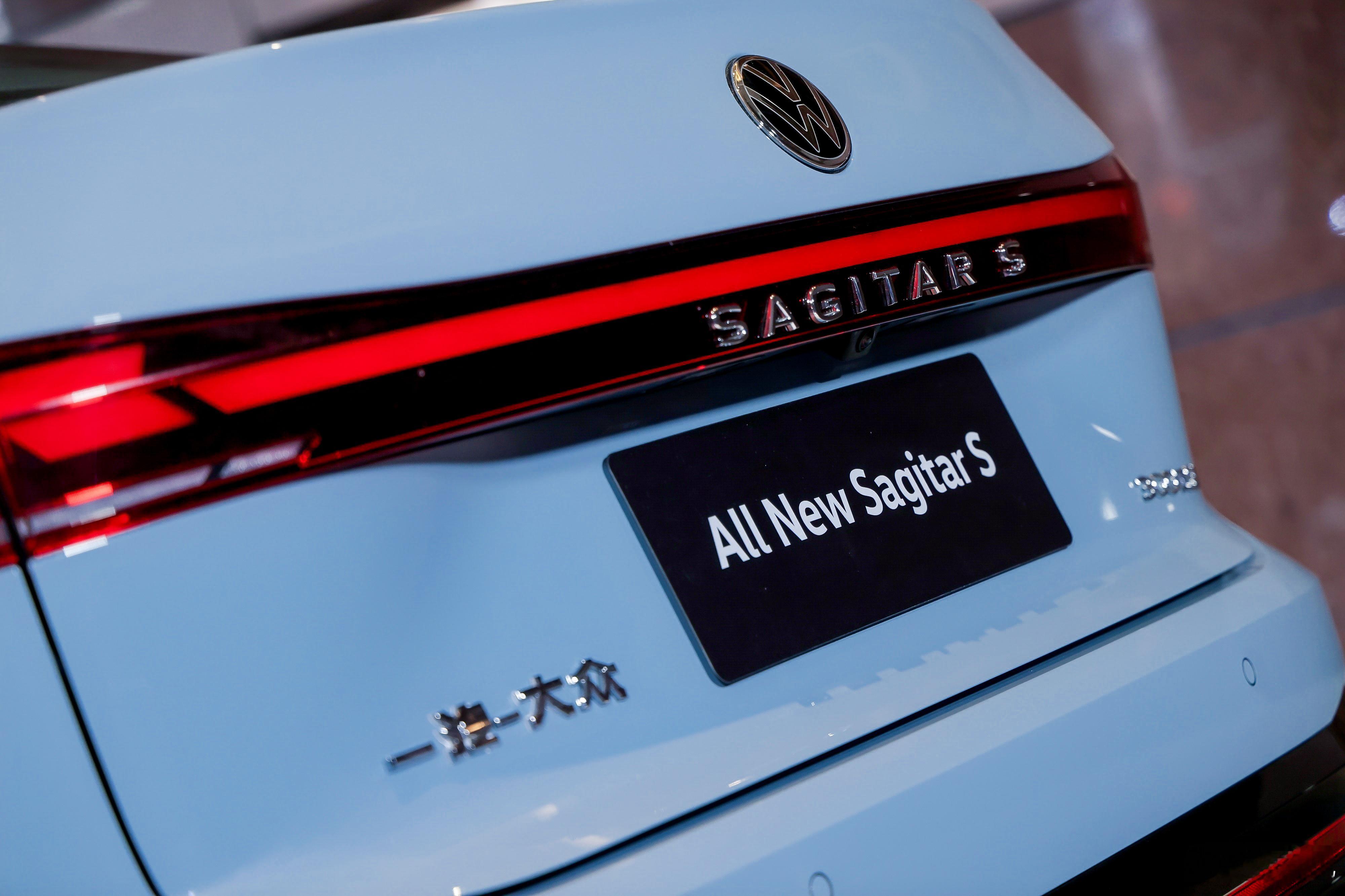 和速腾L同款动力，但尺寸更紧凑，细节设计更运动，速腾S你就当它是青春版好了，卖多