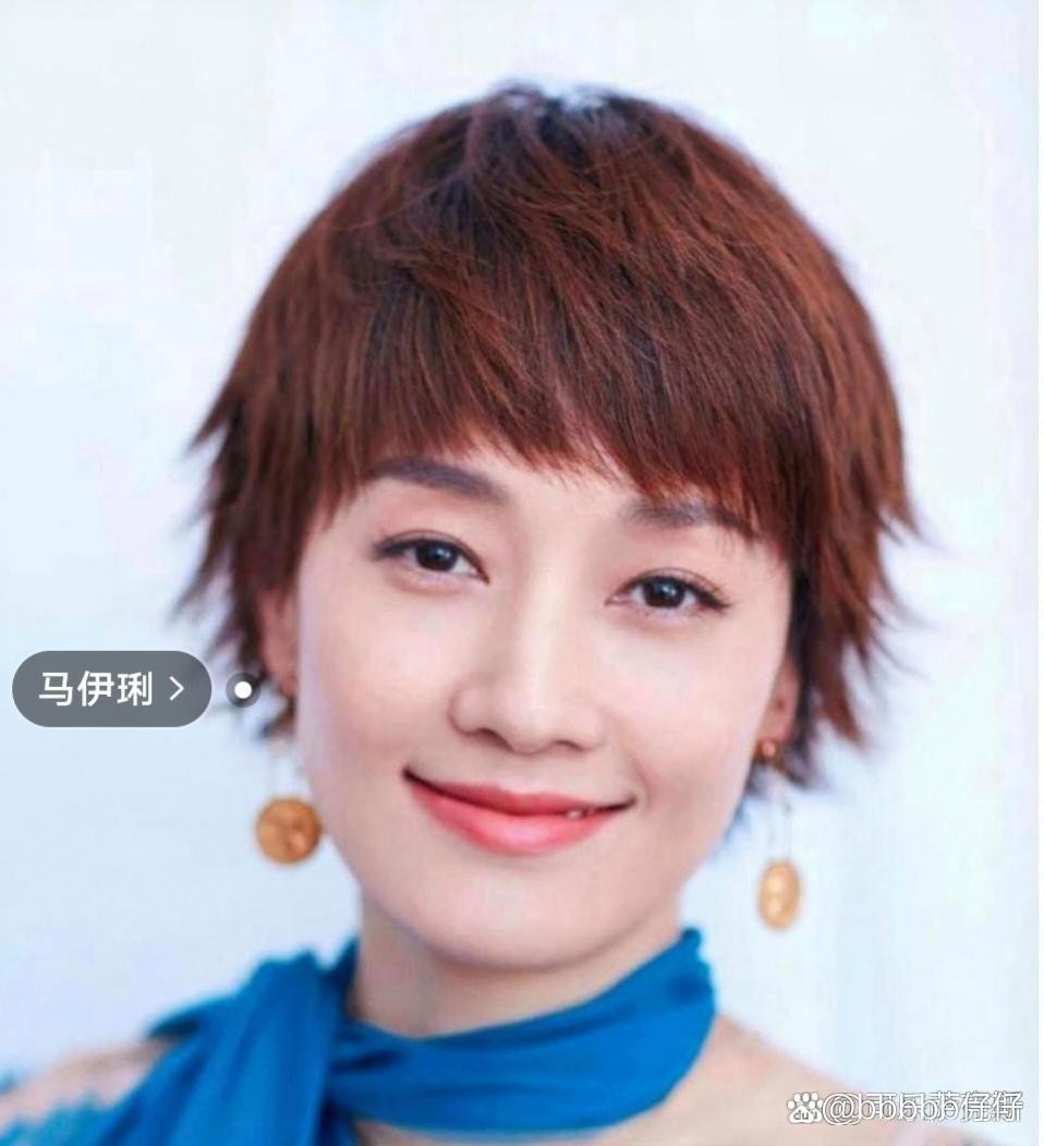 马伊琍深夜发文引人泪目：看到那条朋友圈后，我终于决定放过自己。这些年总以为坚持就