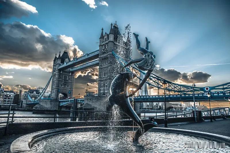 从看历史,英国原来是世界霸主,号称日不落帝国,在全世界呼风唤雨。但1775年美国