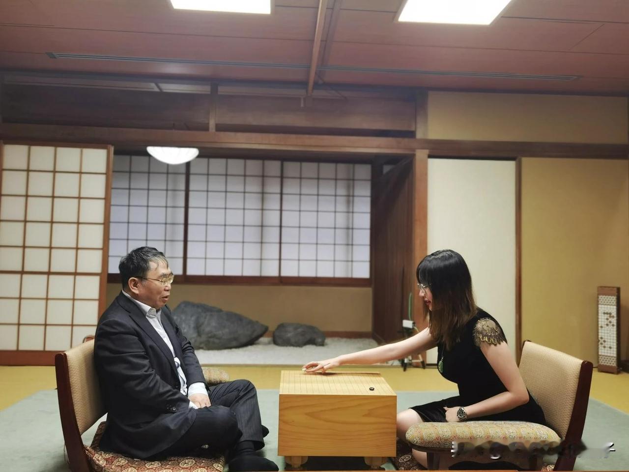 聂卫平非常宠爱小女儿聂云菲，什么事都愿意听女儿的，小时候聂老把她送去学习围棋，原