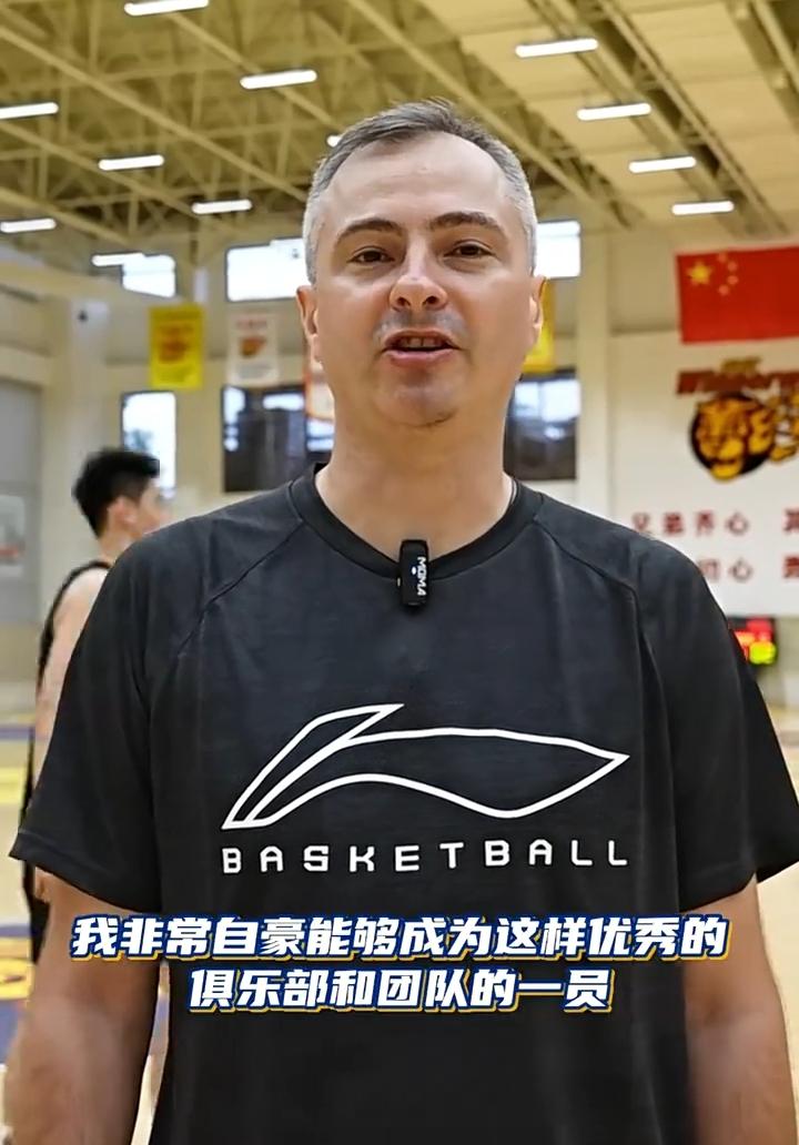 广东宏远的新任主教练雅科夫列维奇正式亮相，他接受媒体采访时，谈到球队本赛季的目标
