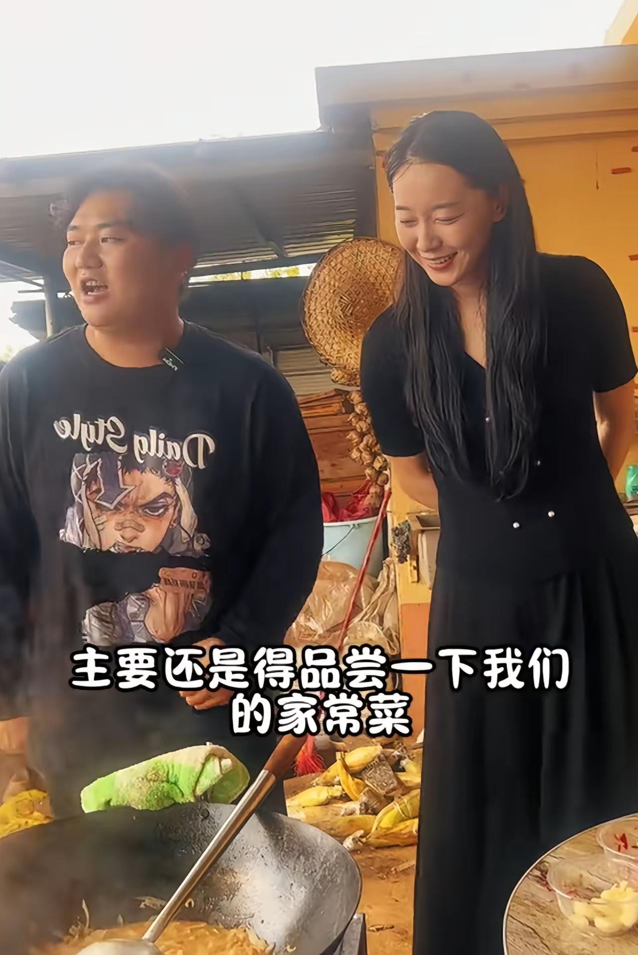 全进华家的客厅最近比菜市场还热闹。前几天刚送走跳水冠军张家齐，转身又迎来击剑冠军