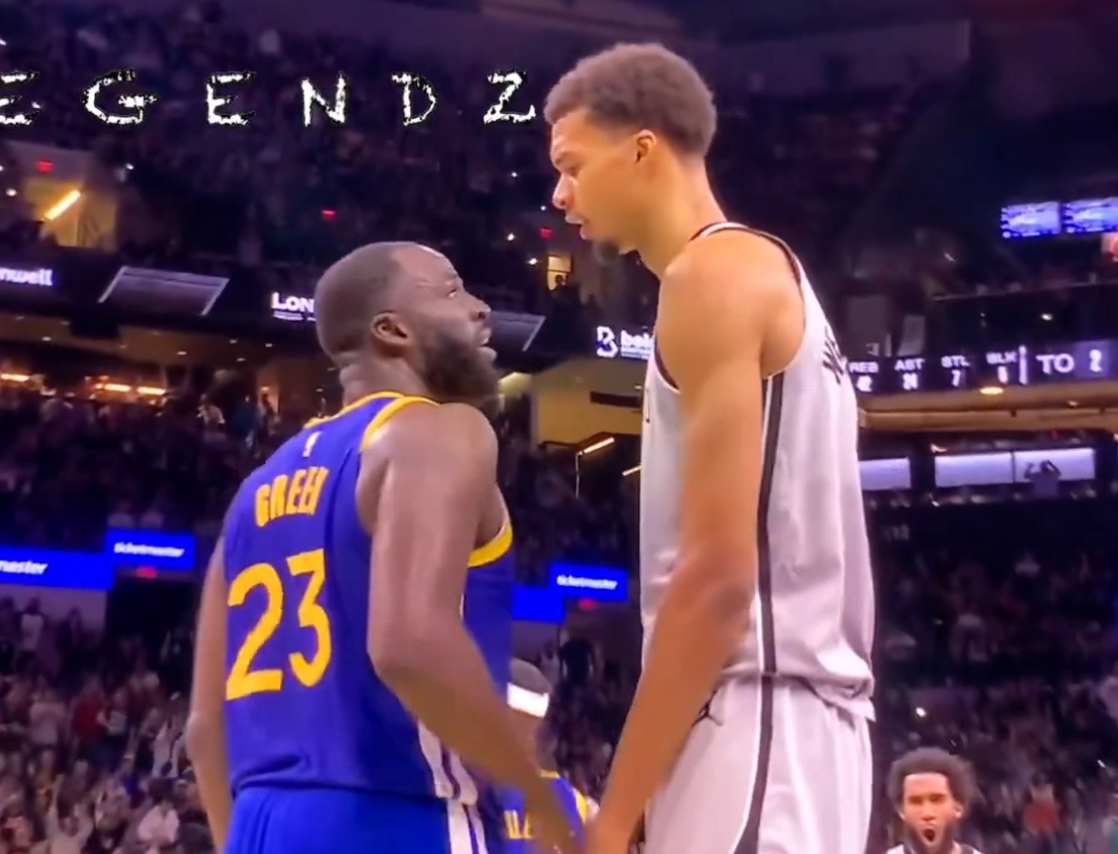 文班亚马在追梦头顶空接后，发生了如下对话：文班：啊！！！！（口水横飞）追梦：你个