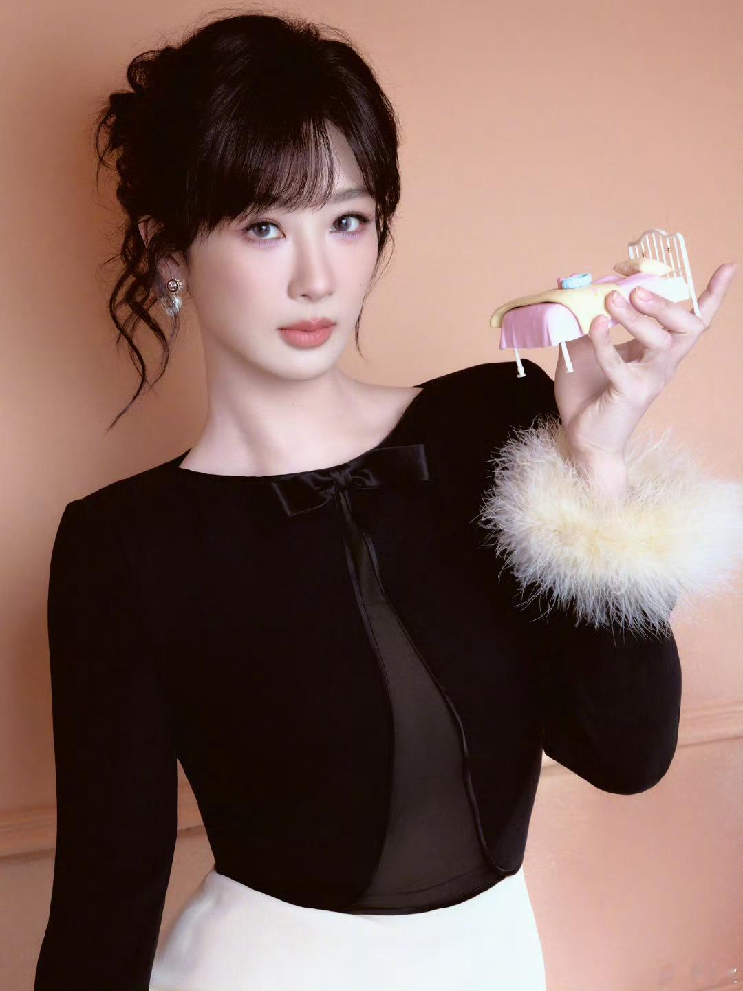 杨紫将登上港版VOGUE2026开年刊封面