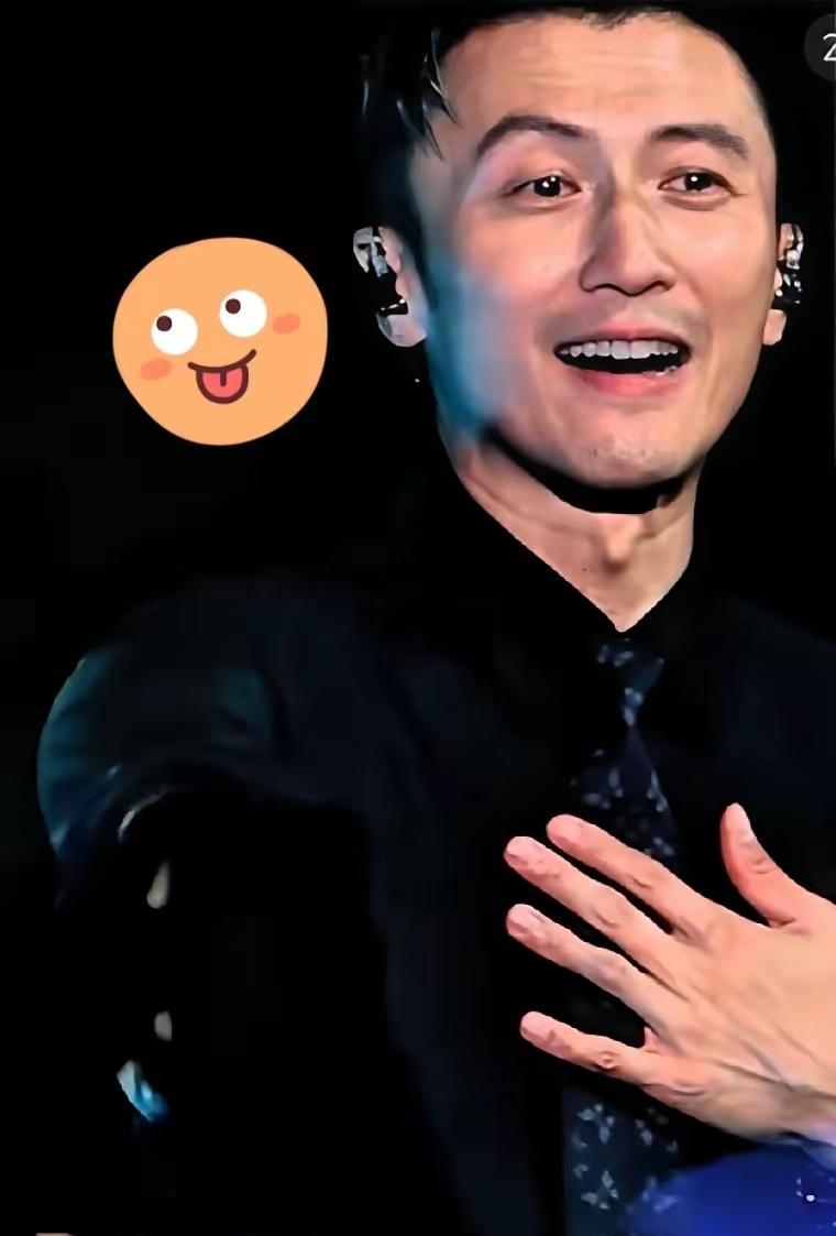谢霆锋有点过分了，父亲谢贤的头七刚过，他不光继续开演唱会，还大搞蝴蝶元素，秀