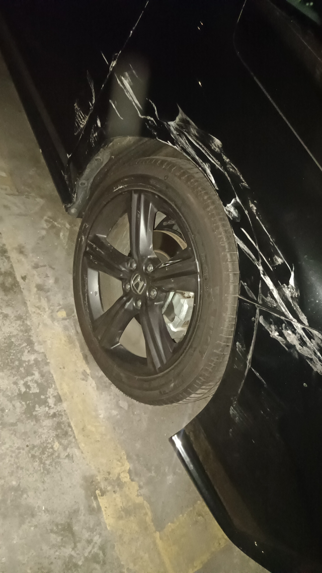 今晚刚撞到的，去4儿子店搞好大概要花多少钱啊？雅阁最新款