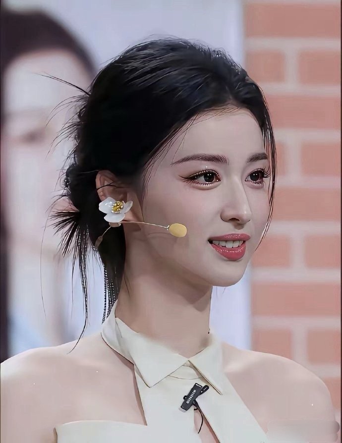 不得不承认，对于女性而言，化妆的重要性不言而喻