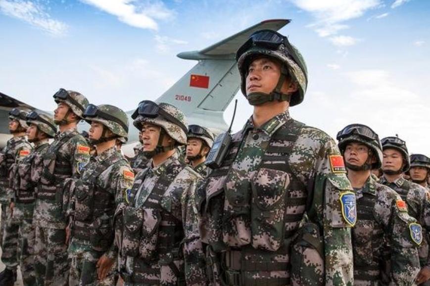 老式陆军和如今合成部队战力差多少？直白说，一支满编传统步兵师，正面遇上重型合成旅