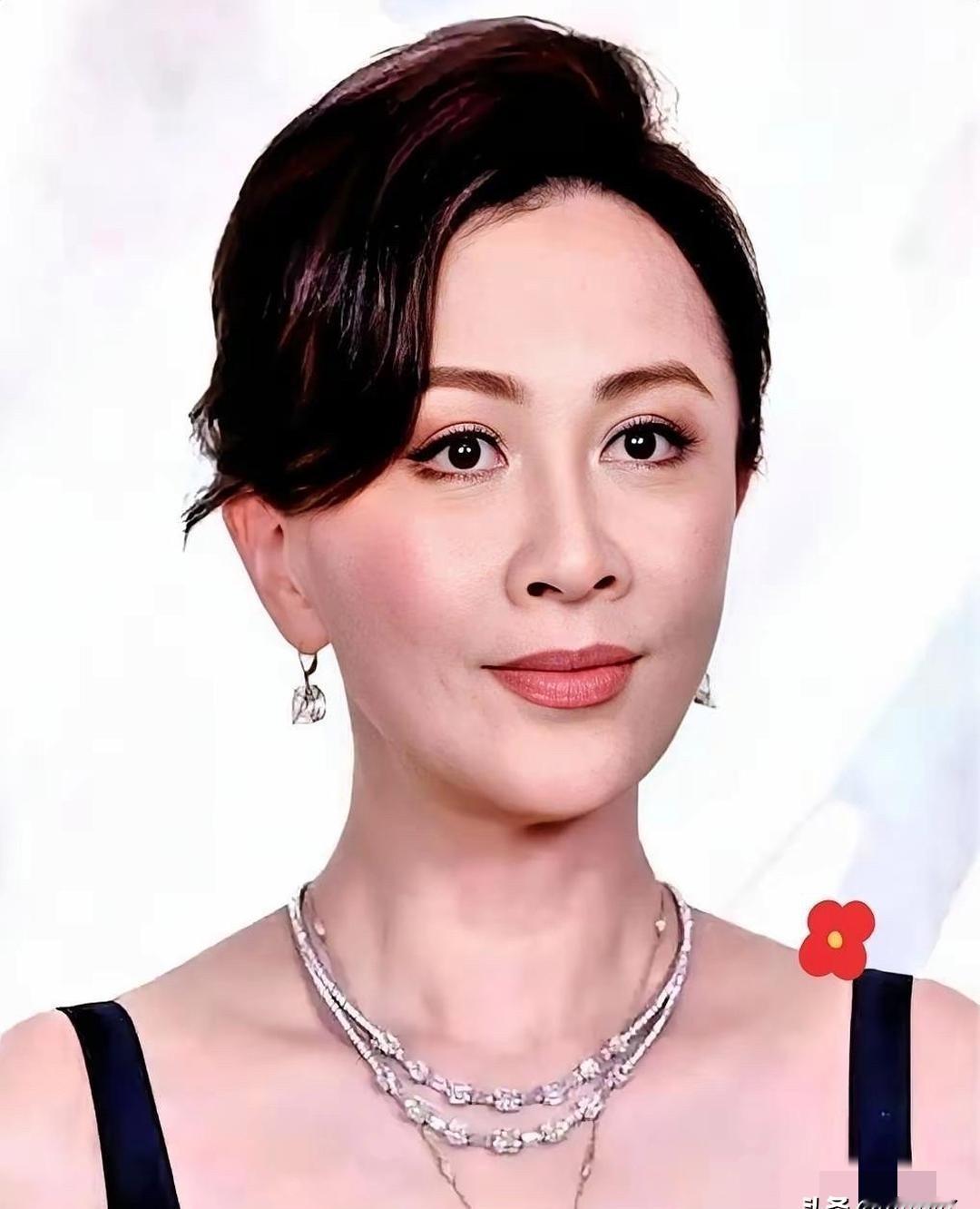 十二年前的照片被甩上封面时，整个香港的镁光灯都在颤抖。那不是八卦，是四个男人把