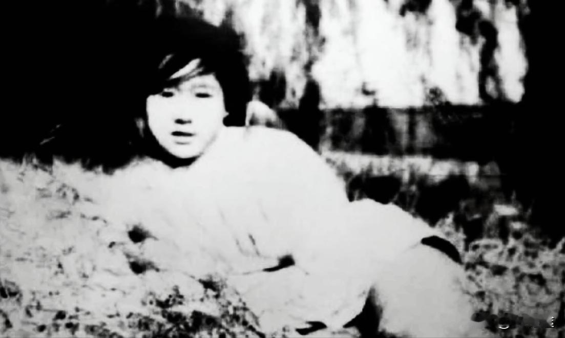 1938年，台儿庄战役中，一名女卫生员看到连长中弹倒下，正想赶过去抢救，没想到一