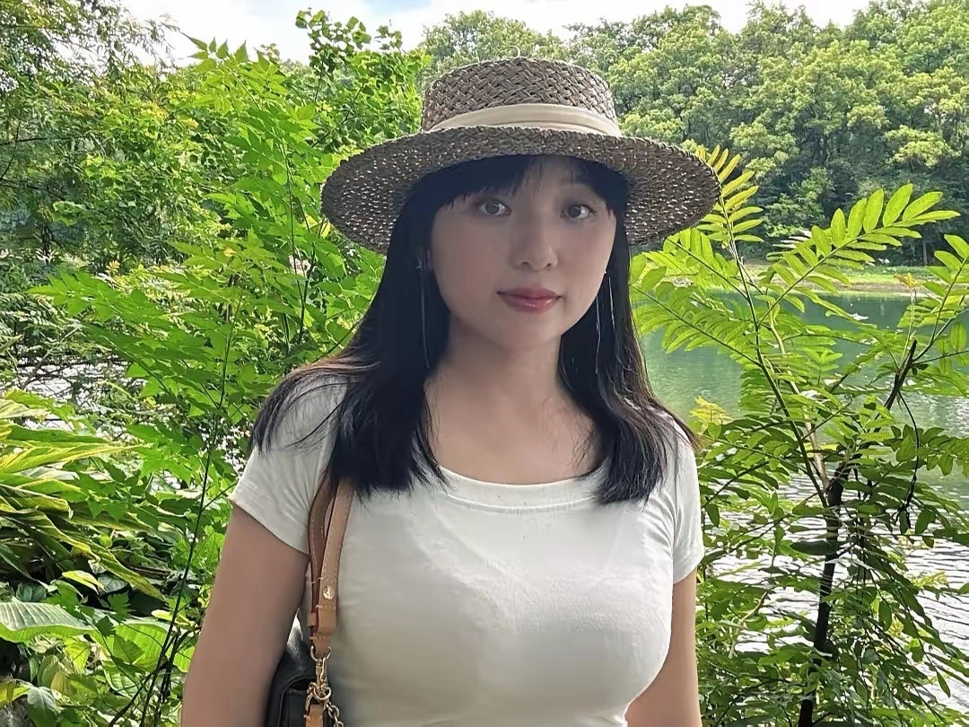 以前总觉得好看的风景，都在遥远的远方。总想着收拾行李，一路奔波，才能拍到心仪的照