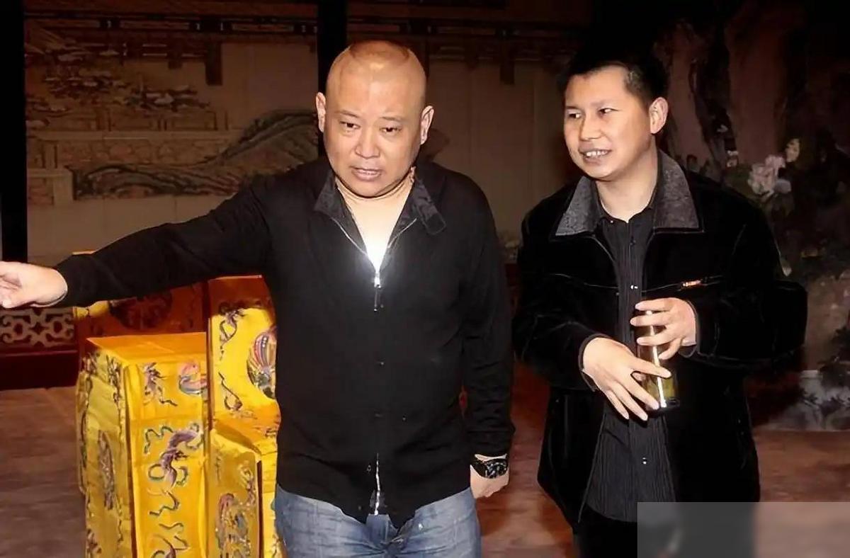 何云伟有何胆子硬刚郭德纲何云伟和李菁离开德云社是当时郭德纲牵出来的那句“三没”