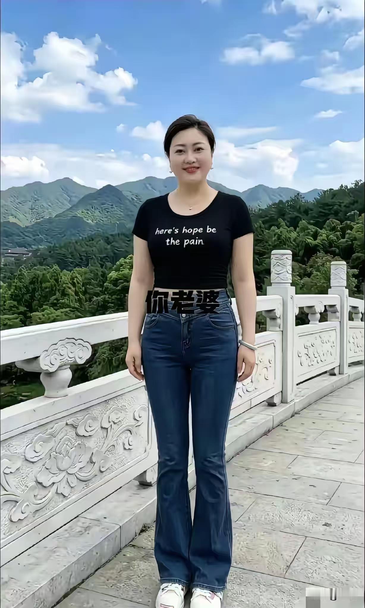 塞鸿秋·忆旧缘卿容绝胜山川美，四方游冶风光醉。少年懵懂初心愧，芳唇未敢轻