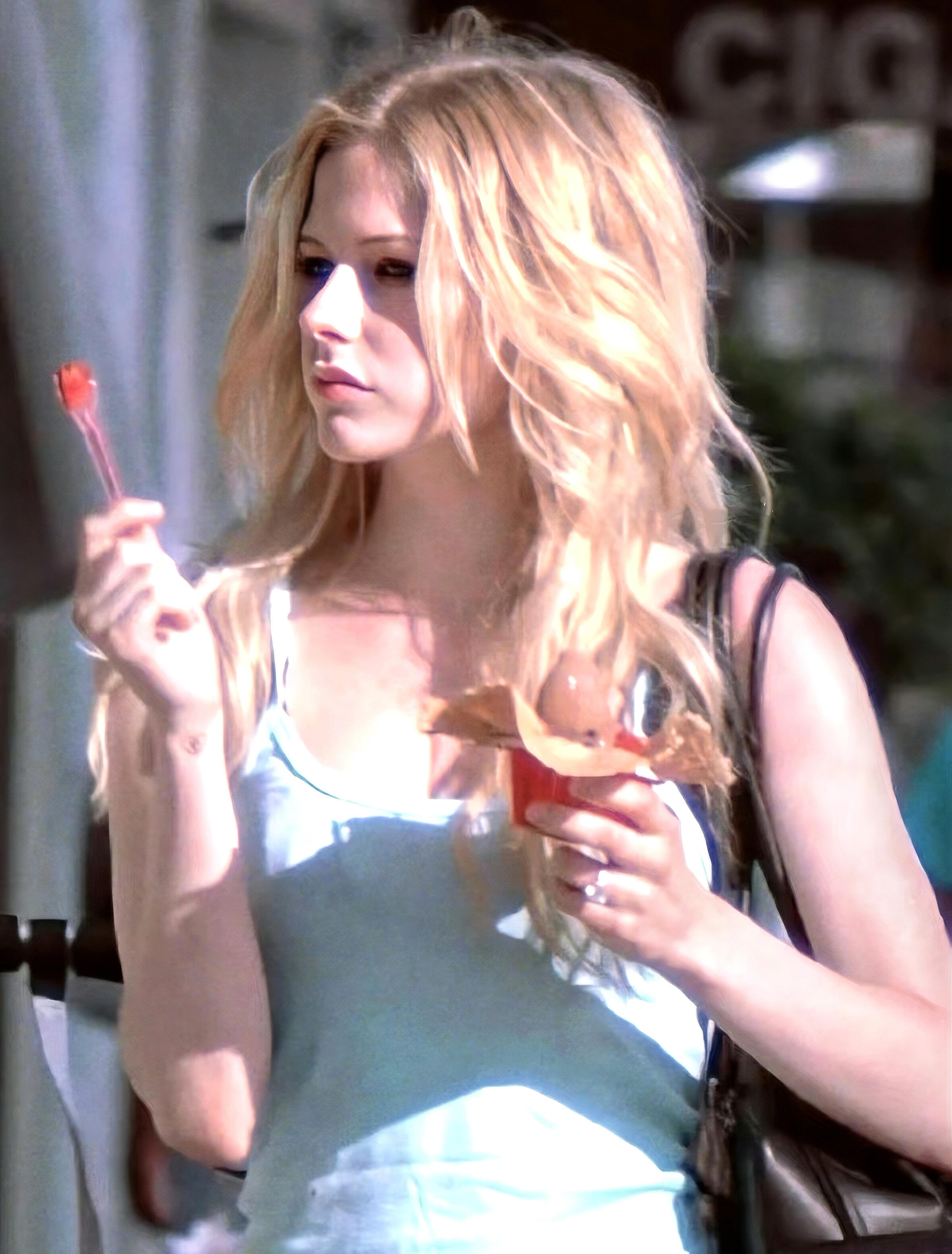 好想在艾薇儿的鼻梁上滑滑梯