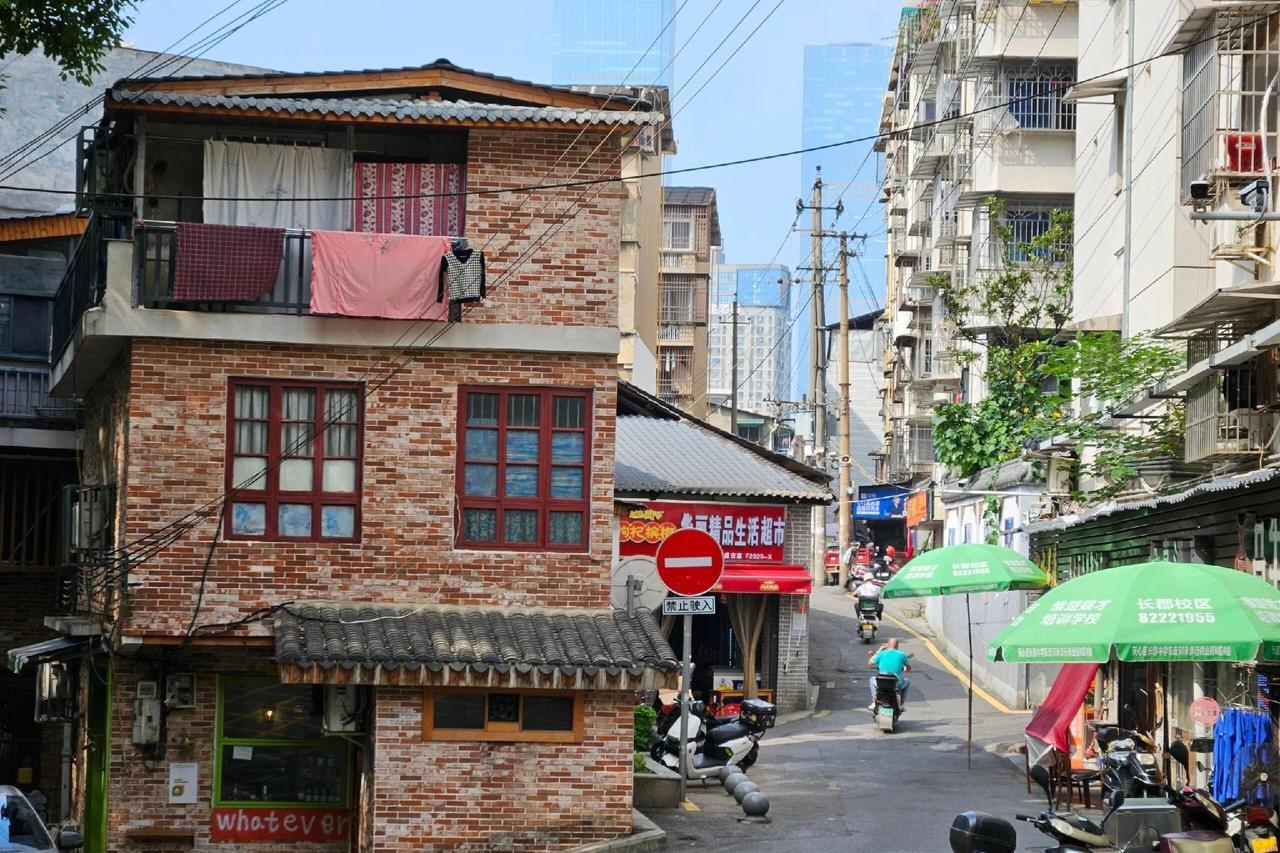 藏在长沙烟火里的熙台岭巷在长沙城，若想寻一段兼具古韵与烟火气的时光，不妨去