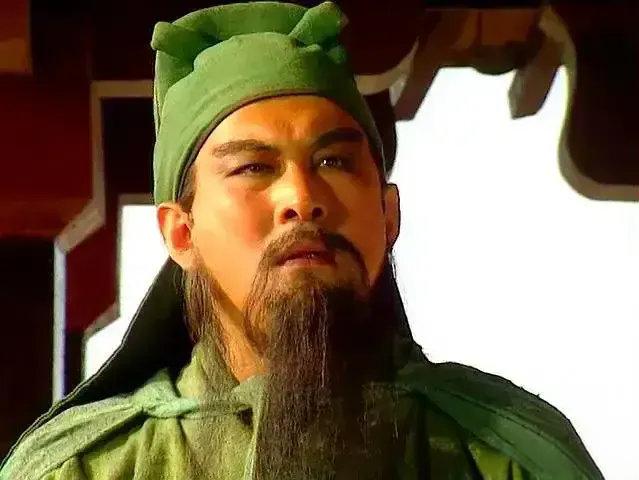 刘关张三人里，刘备乃织席贩履的落魄宗室之后，关羽为杀人后逃亡的枣贩，唯有张飞拥有