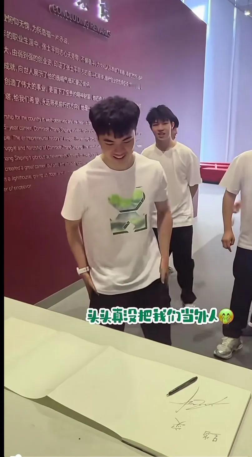 台林平时写的繁体字，简体字确实不会写[捂脸哭]台林，黄友政，这两个小家伙长得很相