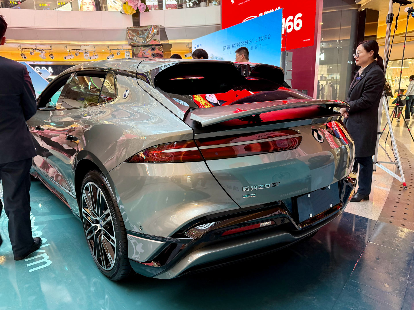 全新腾势Z9GT这款红色内饰深得我心，太好看了