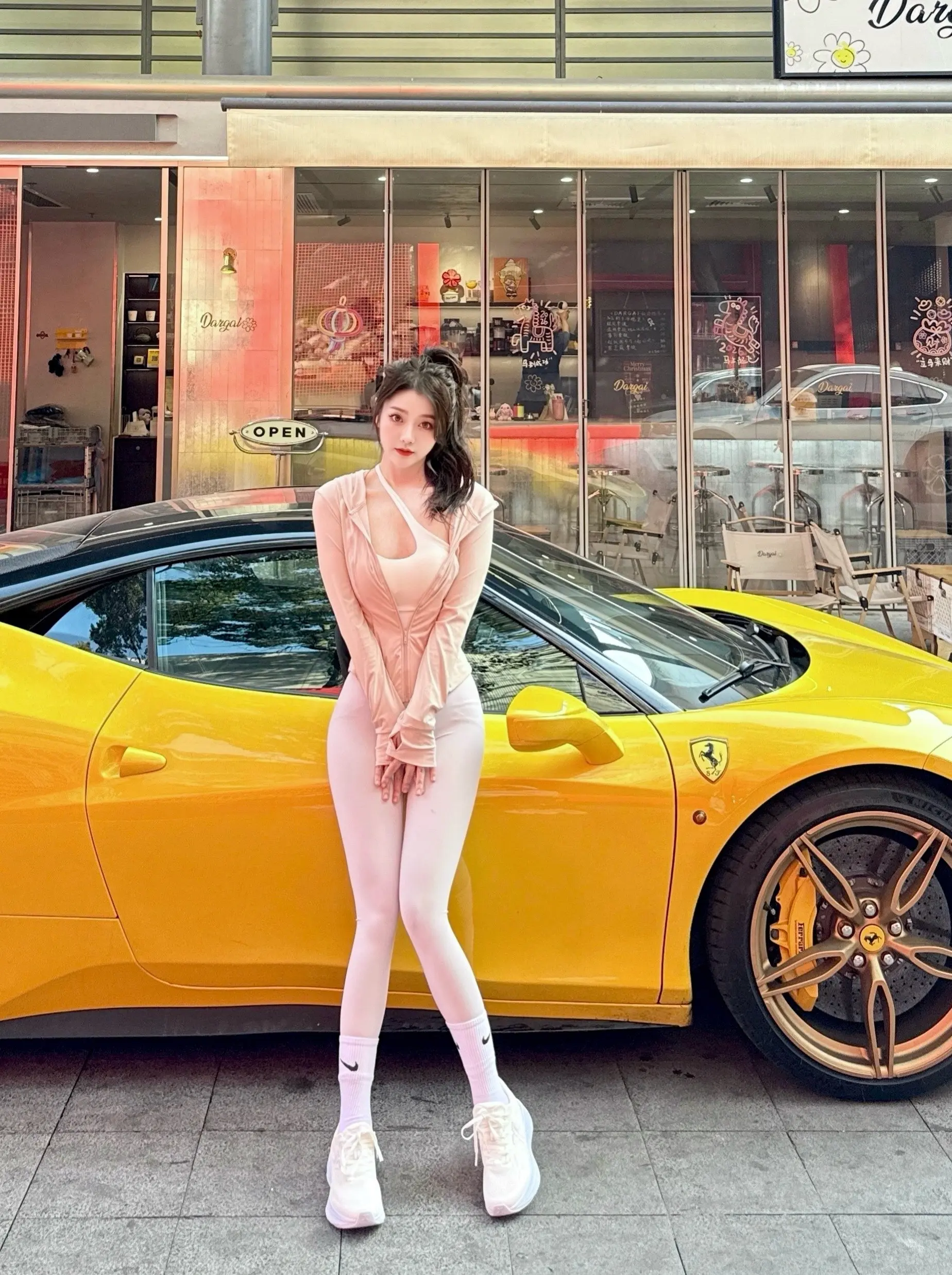御姐 氛围感 穿搭 车 拍照