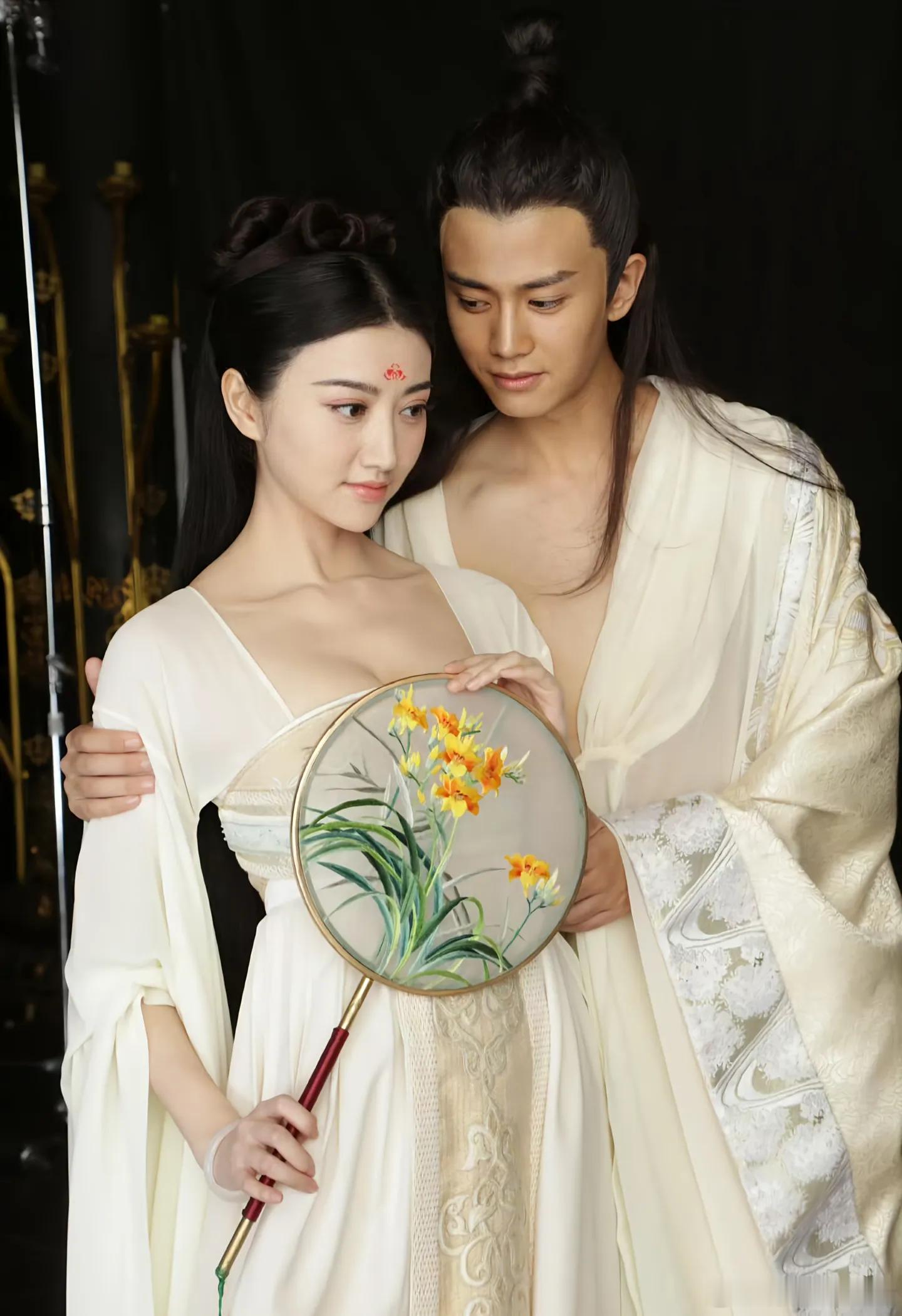 任嘉伦景甜大唐荣耀。年少帝后，这一对又是谁心中的白月光