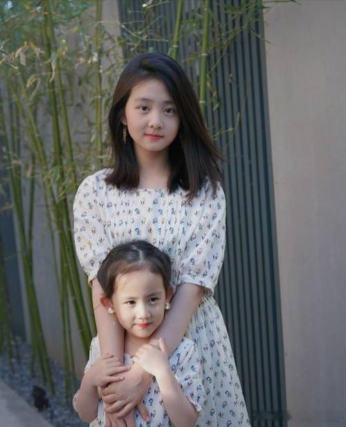 黄磊二女儿颜值封神！12岁身高近170，双泪痣+松弛感赢麻了黄磊孙莉的二