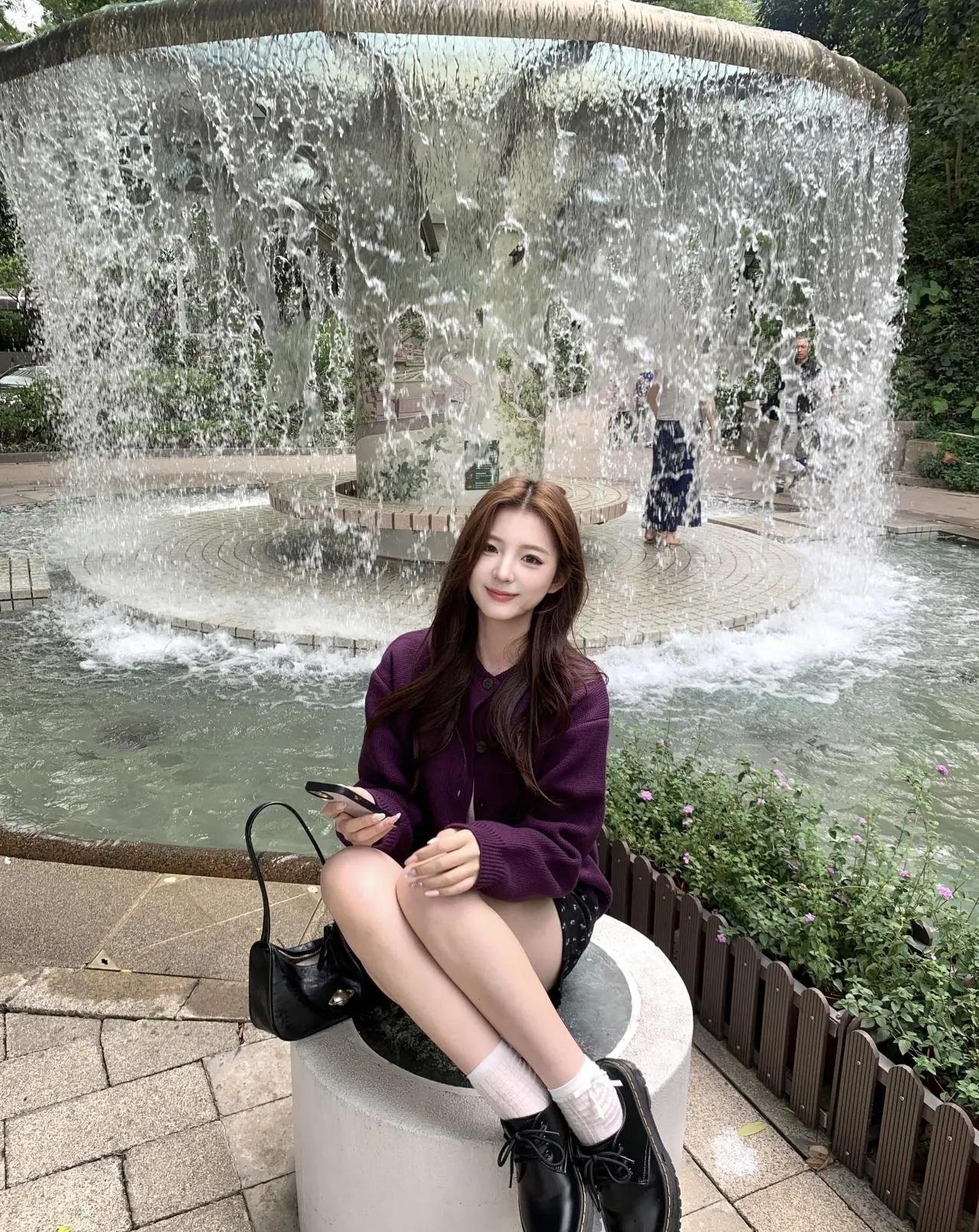 喷泉边的惬意时刻，把浪漫揉进日常里✨