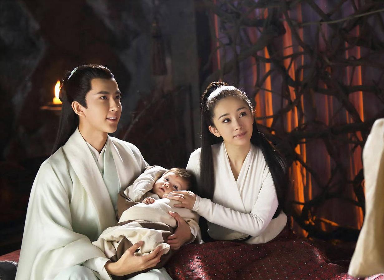 晚上9点39分，杨幂悼念于朦胧：四哥，愿你在另一个世界安好。某度也认证了于朦