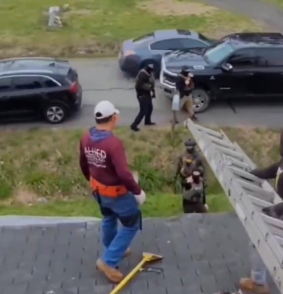 马里兰州女子为赖掉1万美元，报警ICE抓走装修工人，被指是犹太人！近日，一起