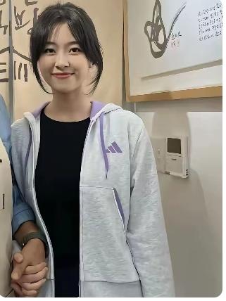 我真是想不明白了，在韩国失联遇害的中国女生，为什么她要去韩国读研究生？中国有那么
