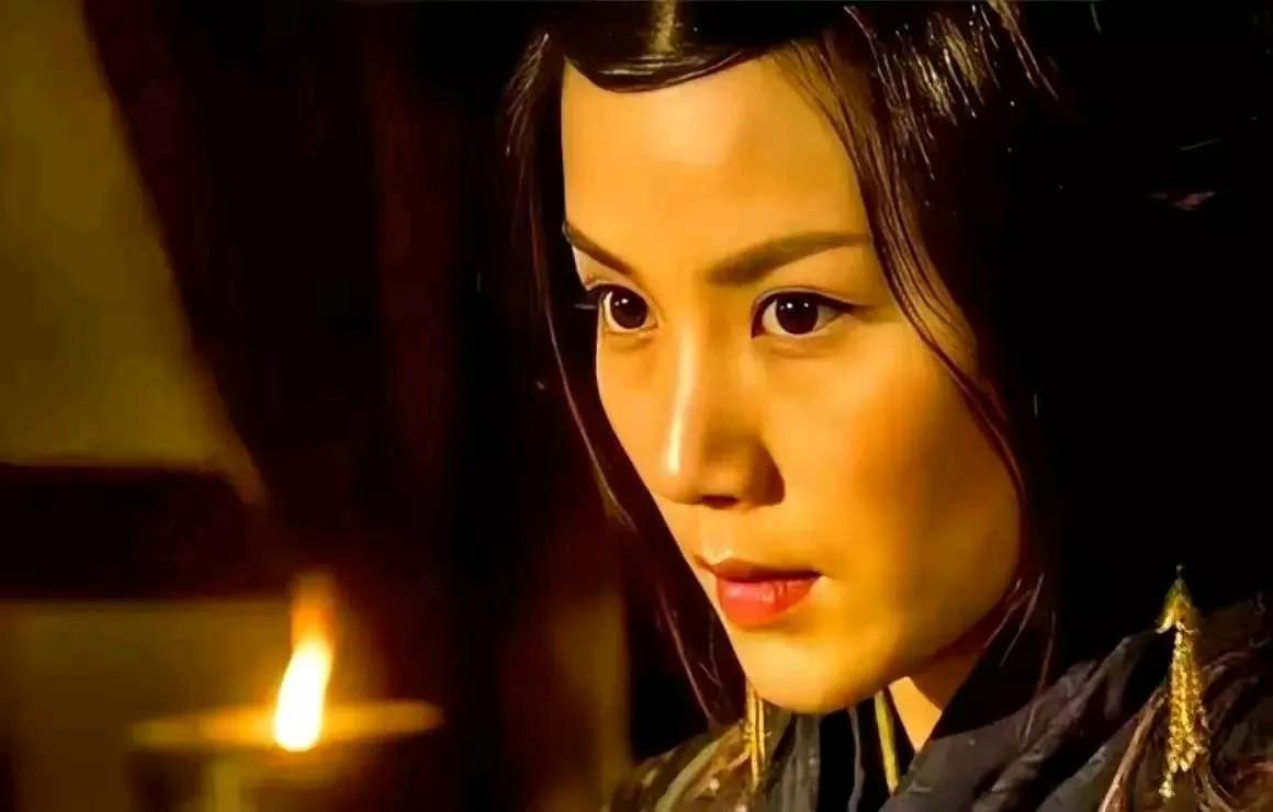 公元202年，袁绍吐血而亡，其妻刘氏马上派人把袁绍生前所宠爱的五位姬妾：张氏
