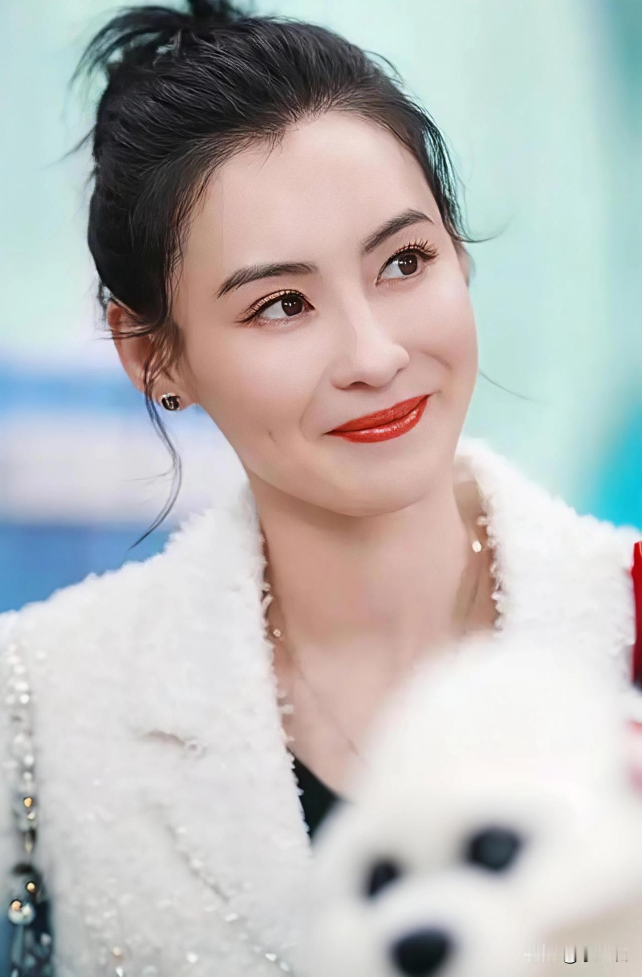 我要是张柏芝，这次被余毓兴起诉，我会很庆幸。庆幸什么？庆幸知道了身边人的