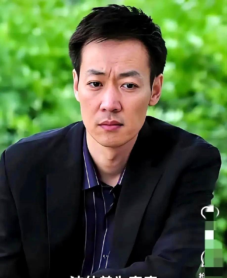辛柏青：低调中藏着真挚的温暖人生辛柏青，这名字响亮，却低调得让人几乎听不到他的