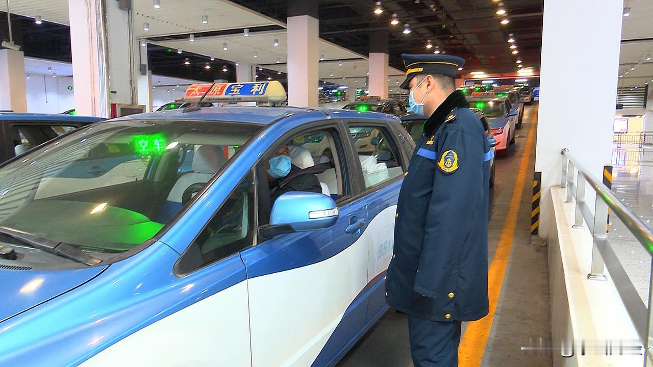 坐什么车是乘客权利，服务该有职业底线，乘客应该得到起码的尊重太原一名出租车