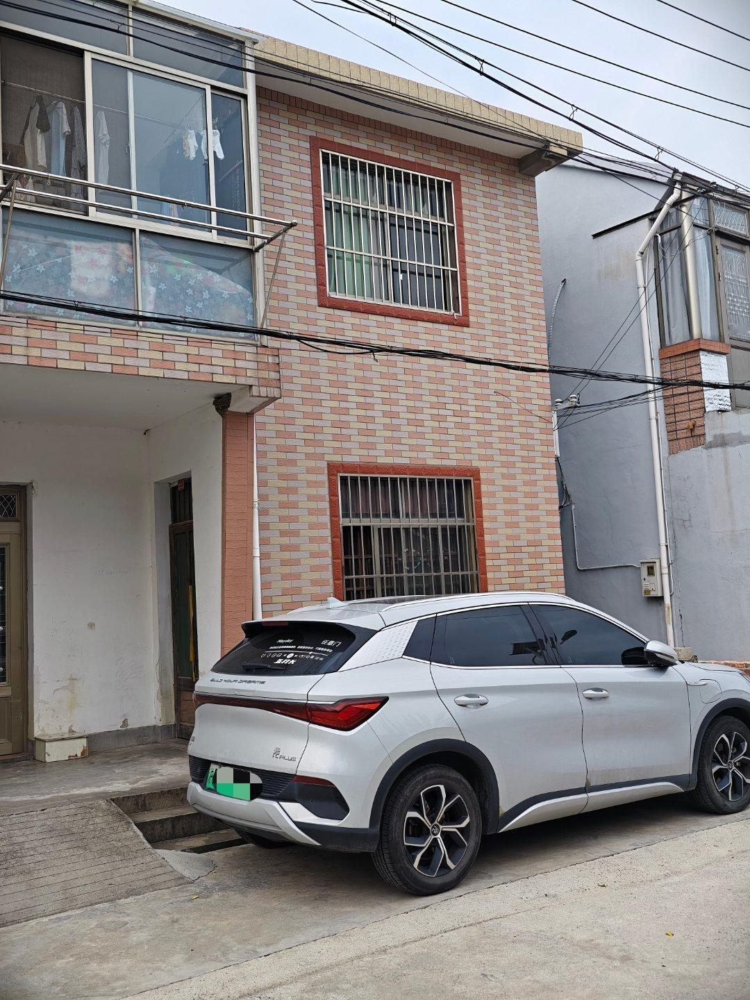 看看上海本地土著开什么电动车～还有一户人家开一南一北两台iD的，是真爱了新能源大