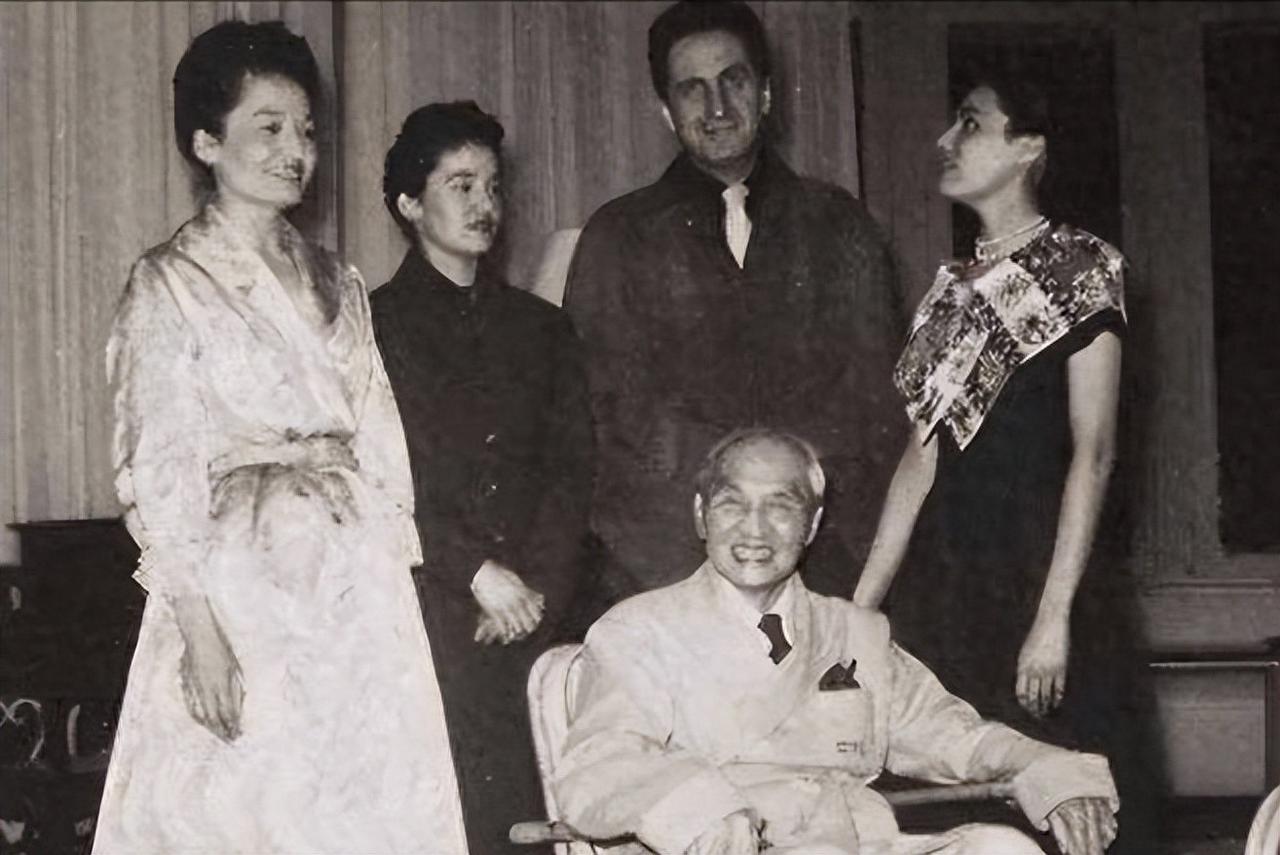 谁敢信！1910年，一对法国母女共享一个中国男人，一个是妻子，一个是情妇。1