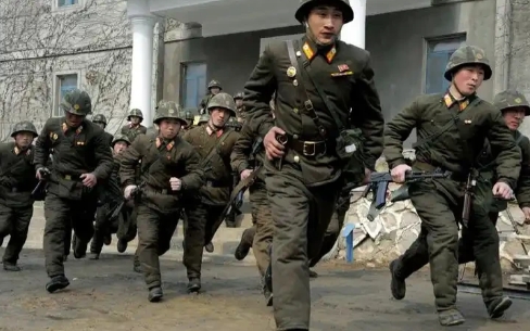 美国为何就是不打朝鲜？不是不打，而是朝鲜自己也争气，能威慑住老美。朝鲜地形多山